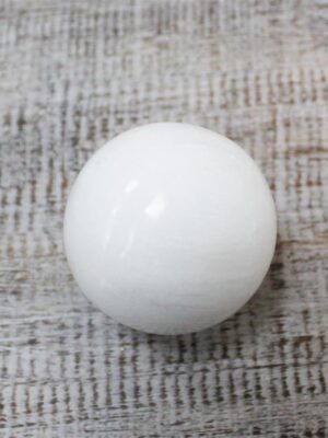 Selenit kristal krogla 6cm 3
