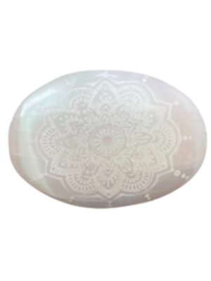 Selenit kristal z gravuro Mandala