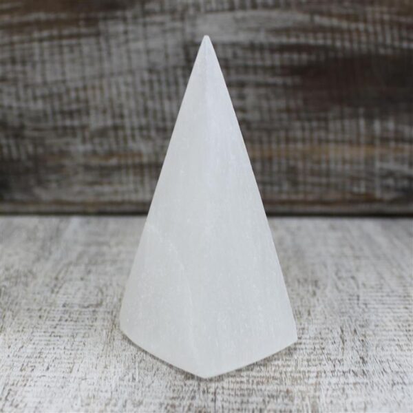 Selenit piramida - 10cm